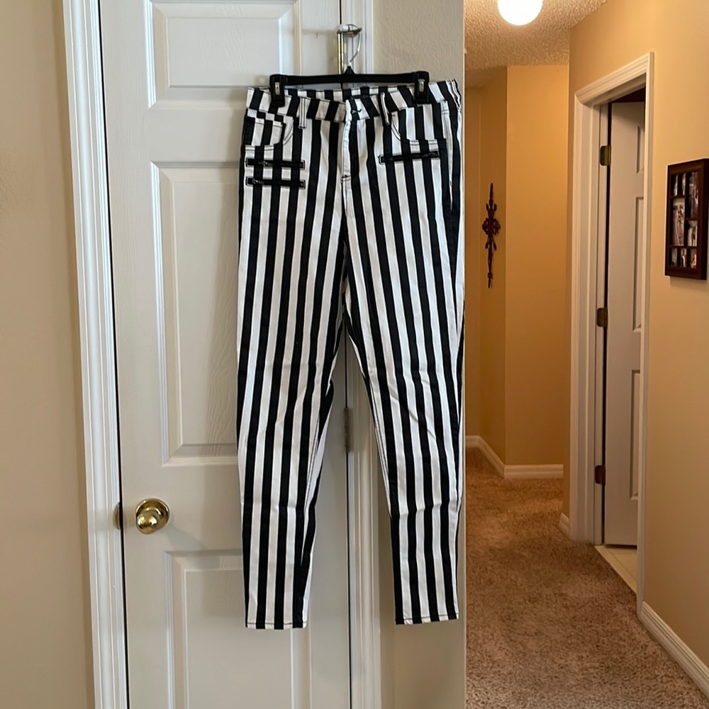 Blackheart Edgy Stripped Skinny Jeans
